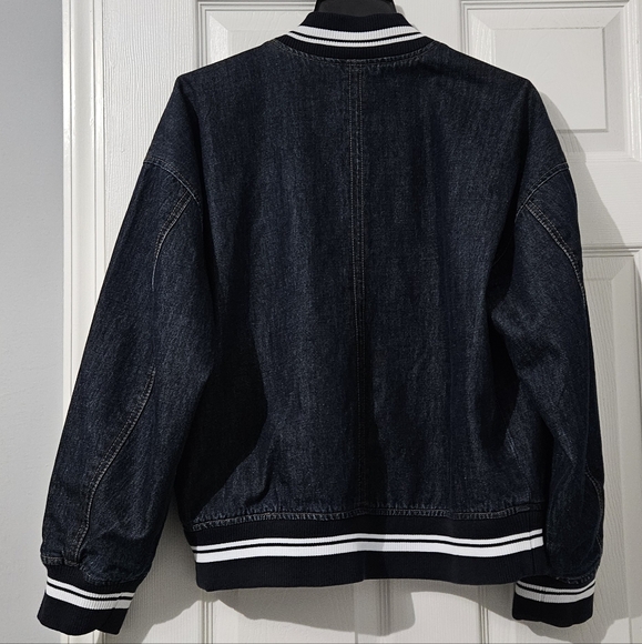 NWOT: Women's Old Navy Oversized Jean Bomber Jacket - Medium - Picture 5 of 11